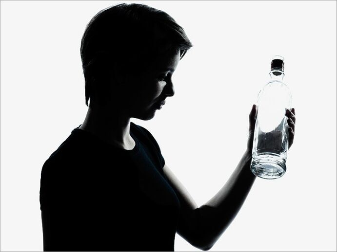 La dipendenza mentale di una donna dall'alcol è un segno della seconda fase dell'alcolismo